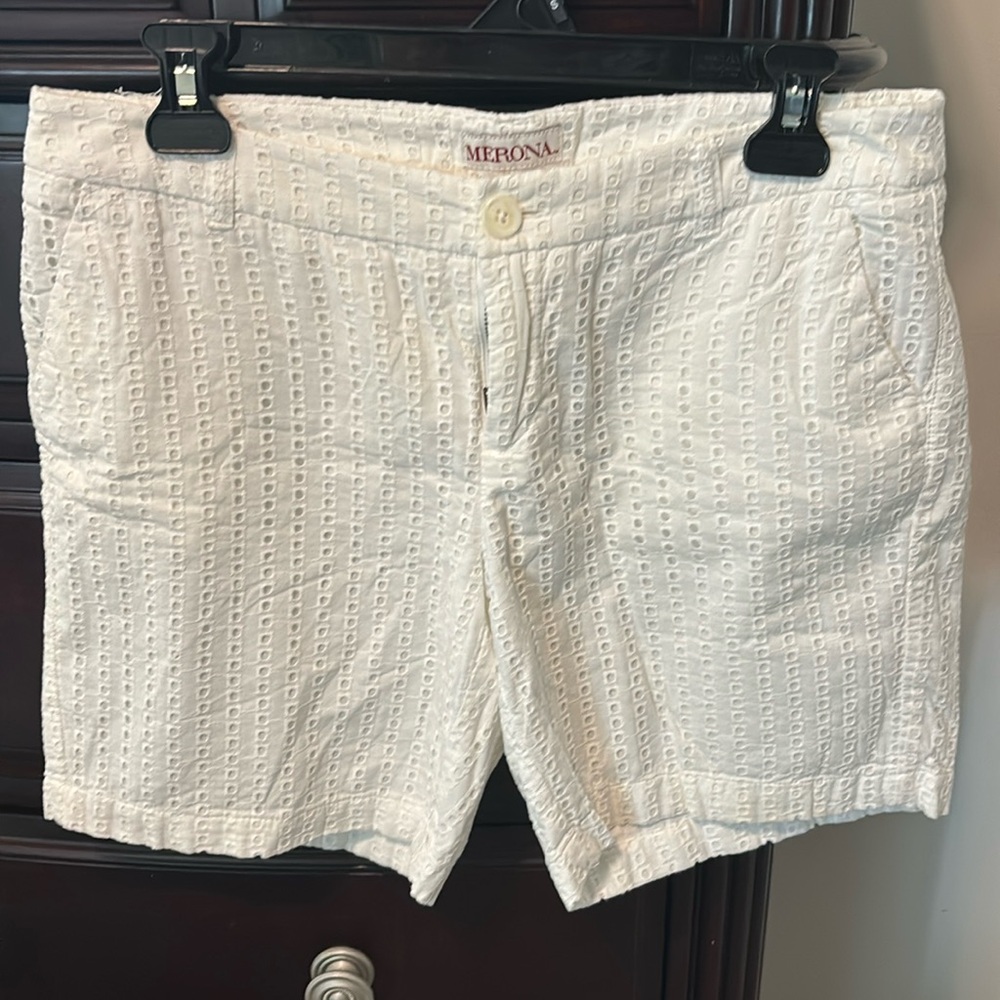 Merona size 6 white shorts